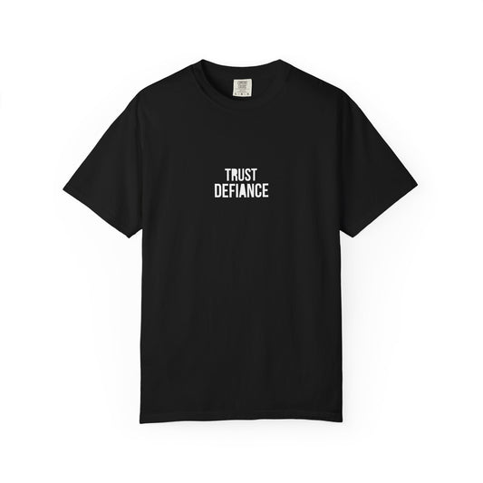 TRUST DEFIANCE - Question the mainstream tee